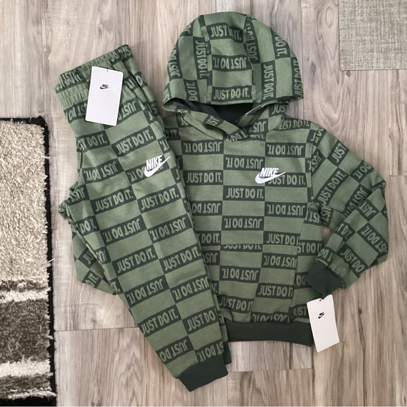 Nike boys hoodie & joggers outfit size 5(NWT) ~PRICE FIRM, NO OFFERS ACCEPTED~ - Picture 1 of 5